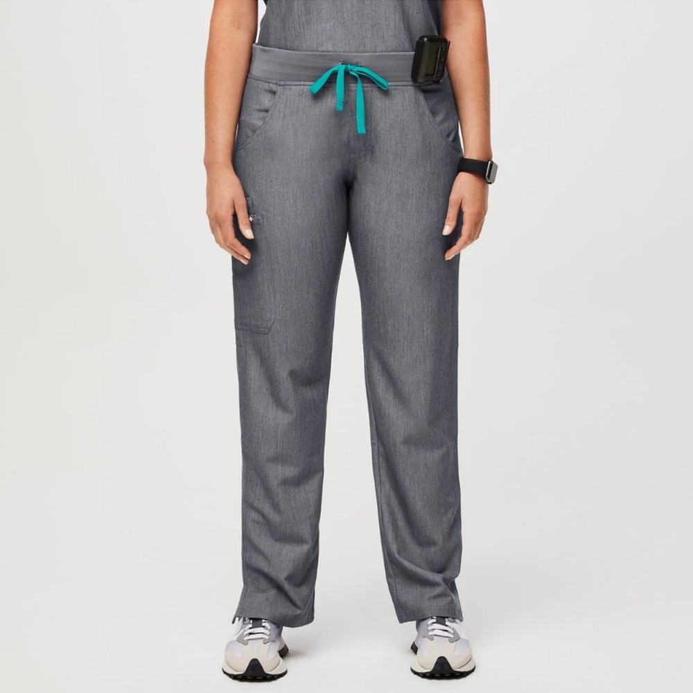 ‼️SALE - Women’s MEDIUM/TALL graphite color cargo scrub bottoms.